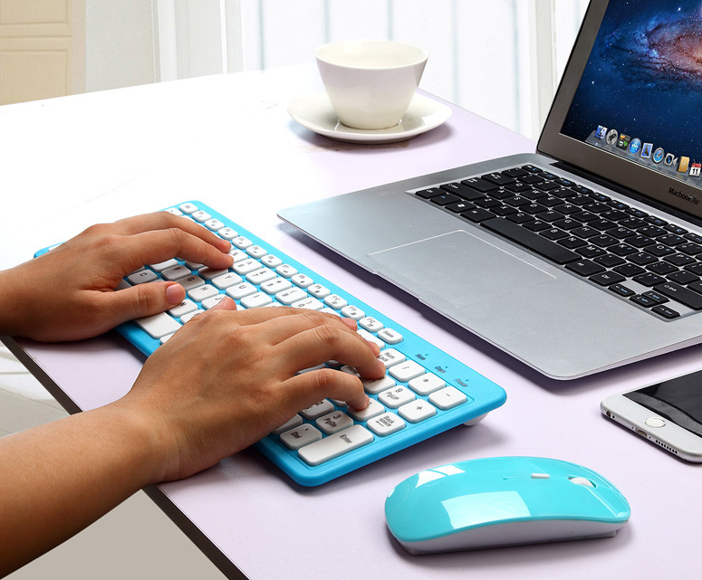 Modern Crater‑Key Low‑Noise 2.4G Wireless Keyboard + Mouse Combo Set - My Pro Essentials